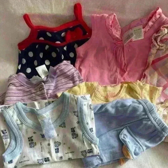 Bundle of 8 Baby Clothes 0-3 Month Used Great Condition Carter, Old Navy & more - Picture 4 of 12
